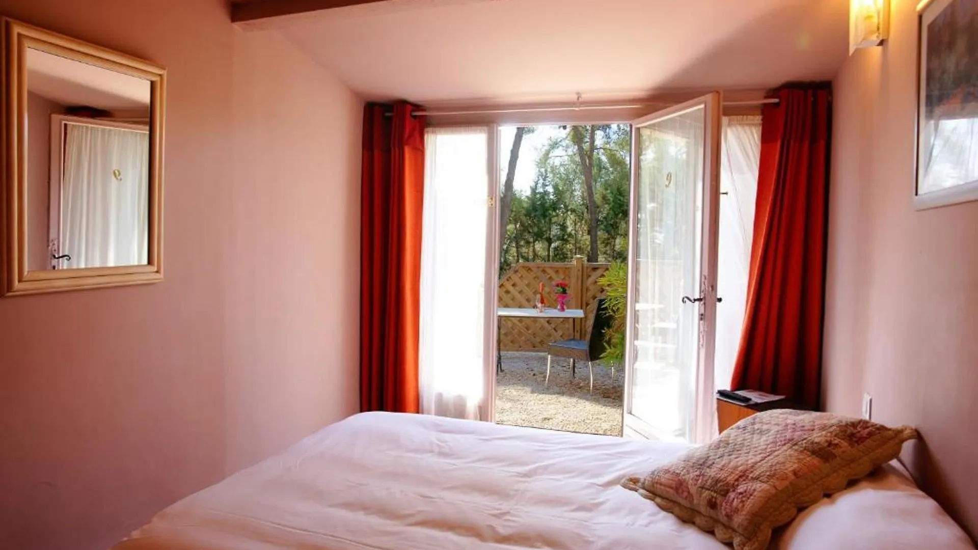 ***  Hotel Le Mas Des Ecureuils Aix-en-Provence Frankreich